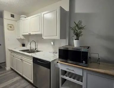 Beautiful 1 bedroom in Mature Building | 8948 Elbow Drive Southwest, Calgary - Photo 1