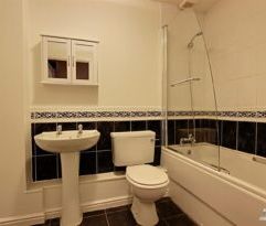 2 BEDROOM Apartment - Ground Floor - Photo 5