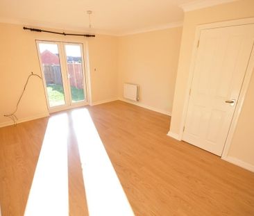 4 Bed Terraced House, Murray Close, NG5 - Photo 2