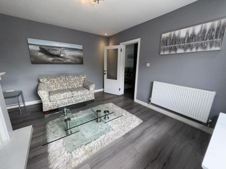 5 bedroom detached house to rent - Photo 3