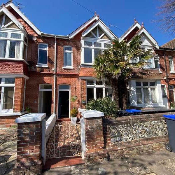 Ash Grove, Worthing, BN11 - Photo 1