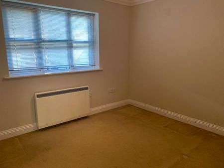 1 Bedroom Flat - Photo 2