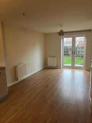 3 bedroom semi-detached house to rent - Photo 1