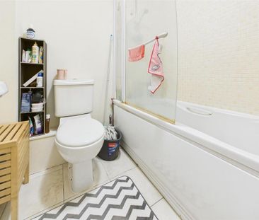 2 bedroom semi-detached house to rent - Photo 6