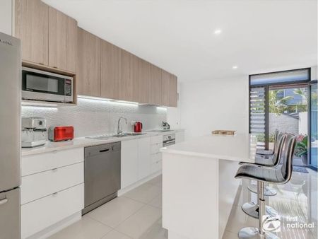 Enjoy spacious, modern coastal townhouse living - Photo 2