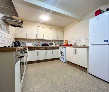 1 bedroom in a house share to rent - Photo 2