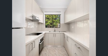 Spacious Two Bedroom Apartment with Wrap-Around Balcony - Photo 3