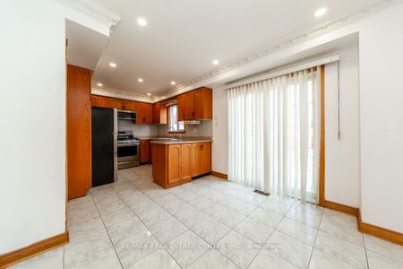 Detached Home For Lease | W8129796 - Photo 5