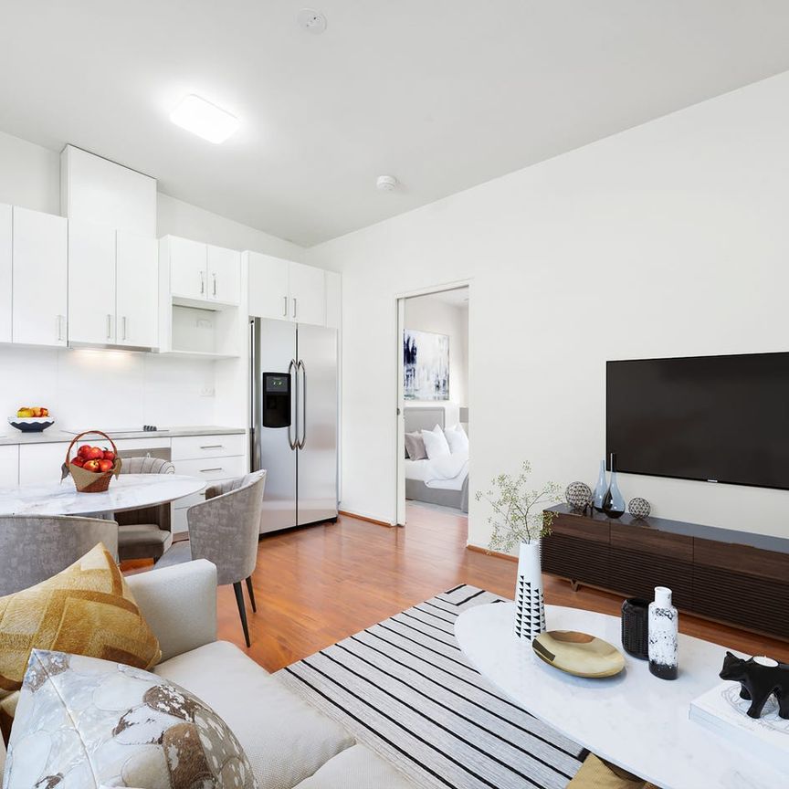 Contemporary one-bedroom apartment moments from Centennial Park! - Photo 1