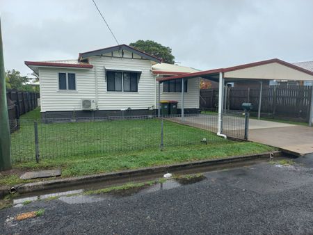 THREE BEDROOM QUEENSLANDER -QUIET AREA - Photo 3