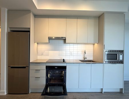 For Lease - 3071 Trafalgar Road Unit# 403, Oakville, Ontario - Photo 2