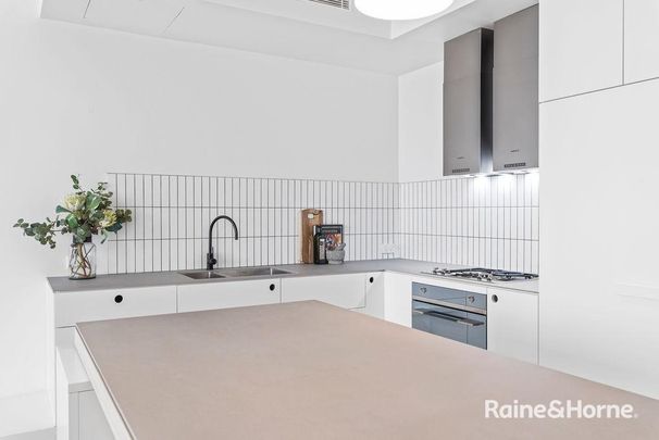 Stunning Sunny, Leafy Apartment - Photo 1