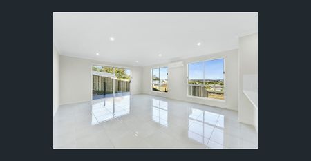 Modern Family Home with Double Garage - Photo 5