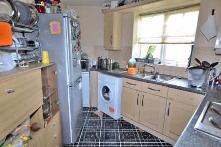 3 bedroom flat to rent - Photo 4