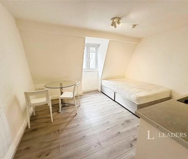 Studio to rent - Photo 1