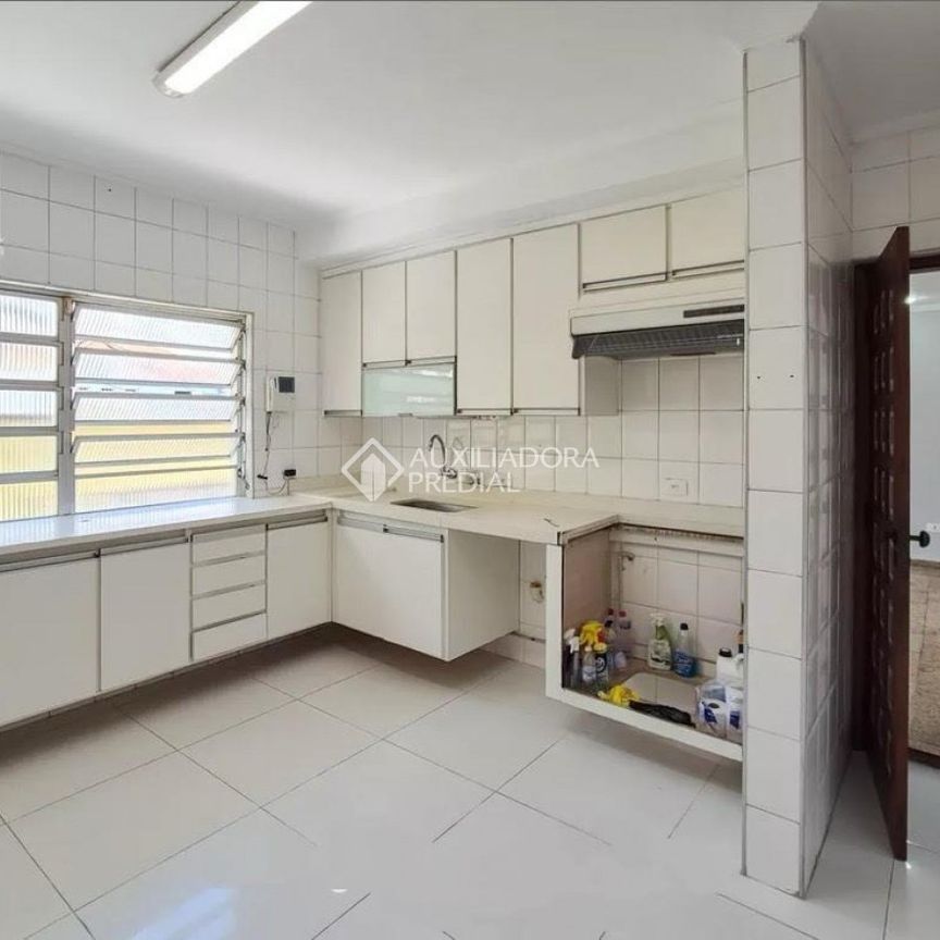 Sobrado com 6 quartos e 200m² para alugar em Anchieta, São Bernardo do Campo. - Photo 1