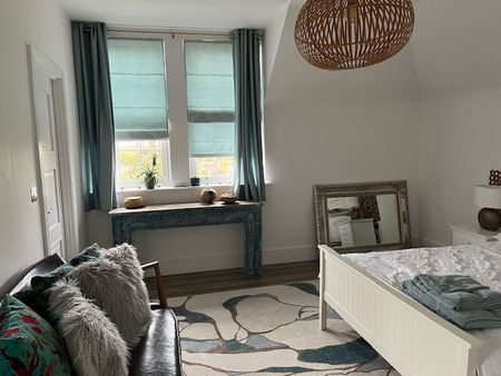 Beautiful double bedroom, light and airy, with en-suite shower room. - Photo 5