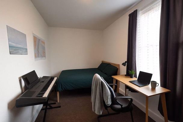 4 bedroom terraced house to rent - Photo 1