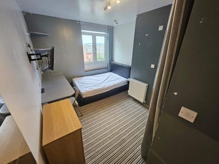 7 bedroom end of terrace house to rent - Photo 2