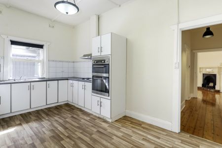 Charming Home in Prospect - Photo 5