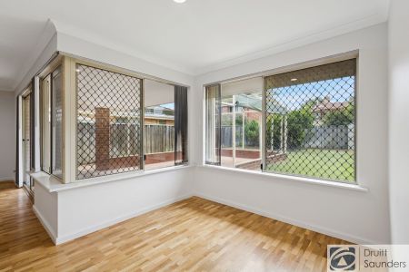 Beautiful Family Home in Sought-After Location HOME OPEN SATURDAY 06 DECEMBER AT 10.30AM SHARP! - Photo 5
