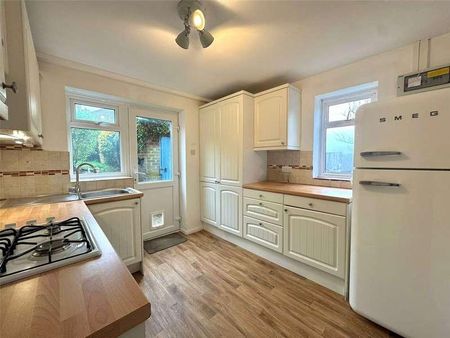 Thurbans Road, Farnham, Surrey, GU9 - Photo 5