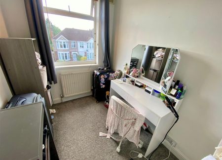 3 bedroom house - end terrace to rent - Photo 4