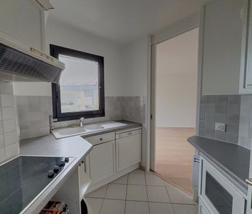 2 pièces, dernier étage avec balcon, cave et place de parking en so... - Photo 4