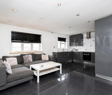 2 Bedroom Apartment - Purpose Built - Photo 2