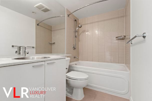 Condo in Downtown Vancouver, BC - Photo 1