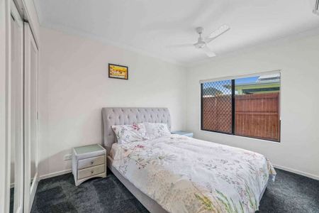 Designer Redlynch Family Home - A cut above the rest! - Photo 3