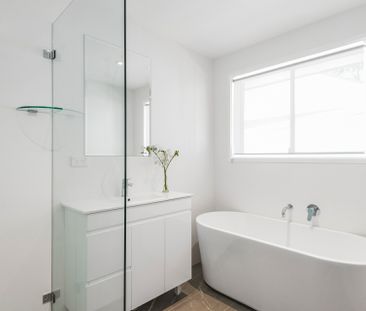 Renovated 3 bedroom home - Photo 3
