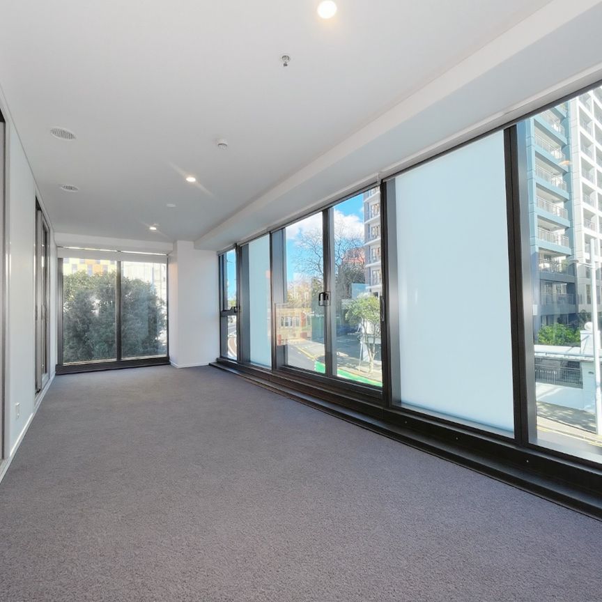 Newly renovated spacious ONE BEDROOM with Bonus Living - Photo 1