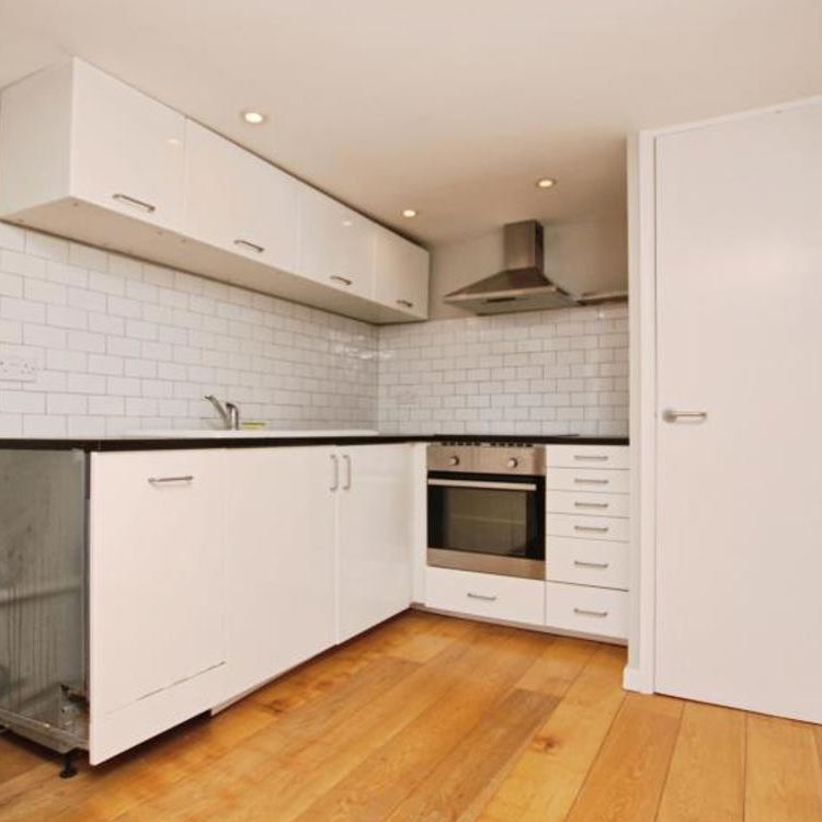 Fanstistic one bedroom maisonette with private outdoor space close to Gloucester Road! - Photo 1