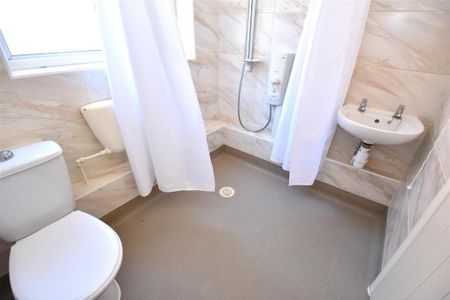 2 bedroom semi-detached bungalow to rent - Photo 5