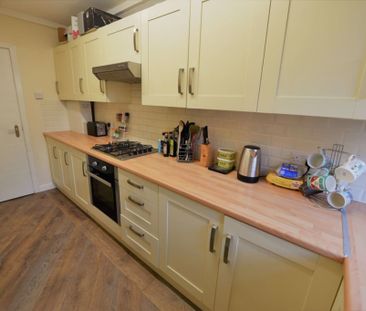 3 bedroom Flat in Flat 6, Leeds - Photo 2