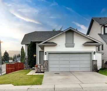 4 Bedroom House in Citadel | Calgary - Photo 1