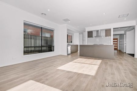 4 Bed, 2 Bath - Photo 5