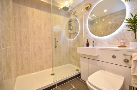 3 bedroom flat to rent - Photo 4