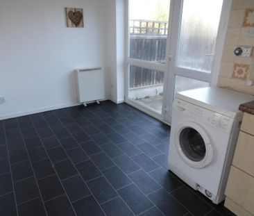 2 Bed End Terrace, Springfields, NG2 - Photo 4