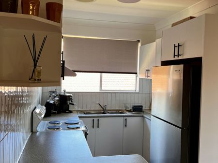 Stylish & Refreshed Two Bedroom Unit In Prime Fairy Meadow Location - Photo 2