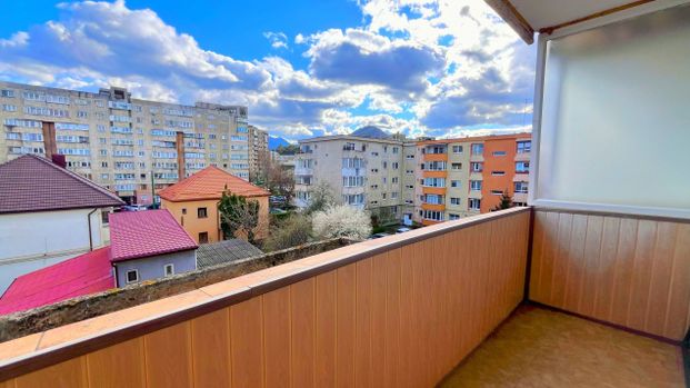 Apartament cu 2 camere in zona Scriitorilor - Photo 1