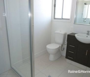 WELL PRESENTED TOWNHOUSE IN QUIET LOCATION - Photo 6