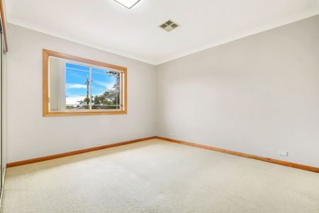 Sun-Filled, Two Level Four (4) Bedroom Family Home With A Large All Weather Private Entertainment Patio And Resort Style Pool, Ultra Convenient Locati - Photo 3