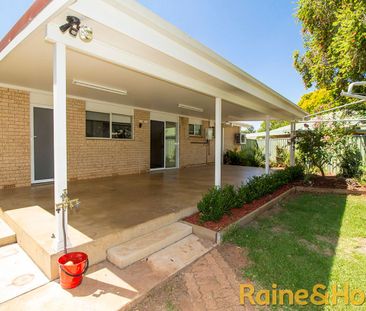 Convenient East Location - Photo 6