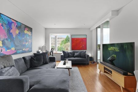 Luxurious and Ultra-Convenient Two Bedroom Apartment in Aperture Marrickville - Photo 3