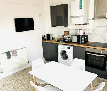 Room in a Shared House, Newcombe Road, SO15 - Photo 3