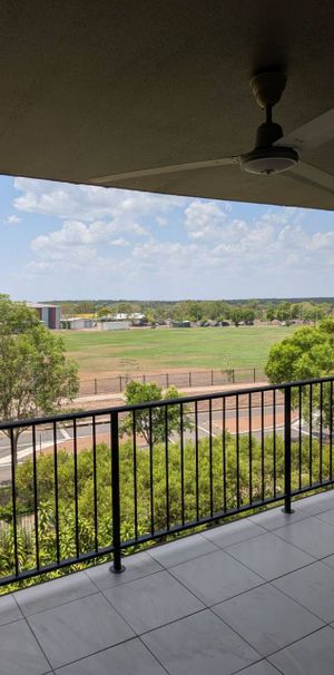 Spacious 2 Bedroom Unit in Great Location - Photo 1