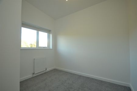 3 bed semi-detached house to rent in Bishop Avenue, Hastings - Photo 5