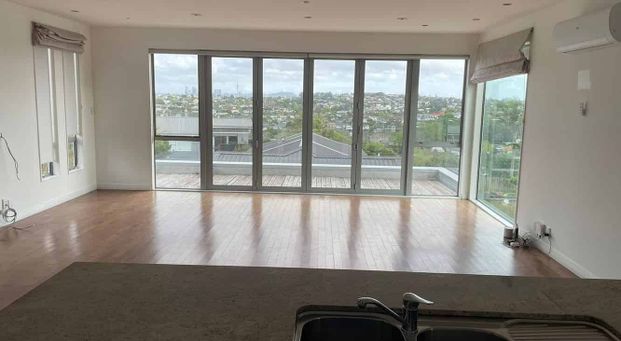 Hillcrest, 4 Bedroom Home - Photo 1